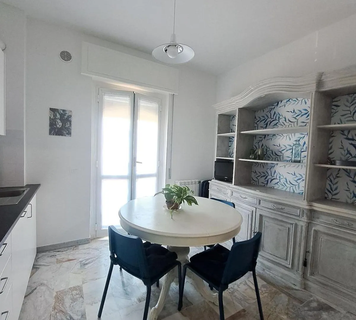 Marisa'S Apartment Αλμπένγκα Ιταλία